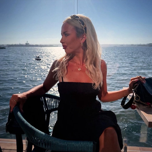 Meet your Posher, Madison - Picture 6 of 9